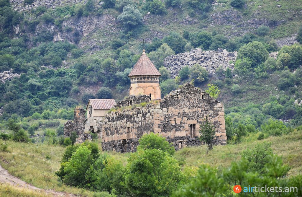 Hnevank monastery
