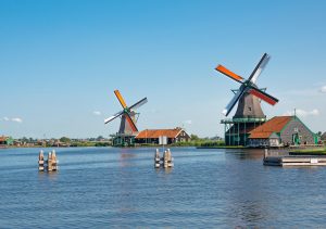 Yerevan-Amsterdam direct and transit flights